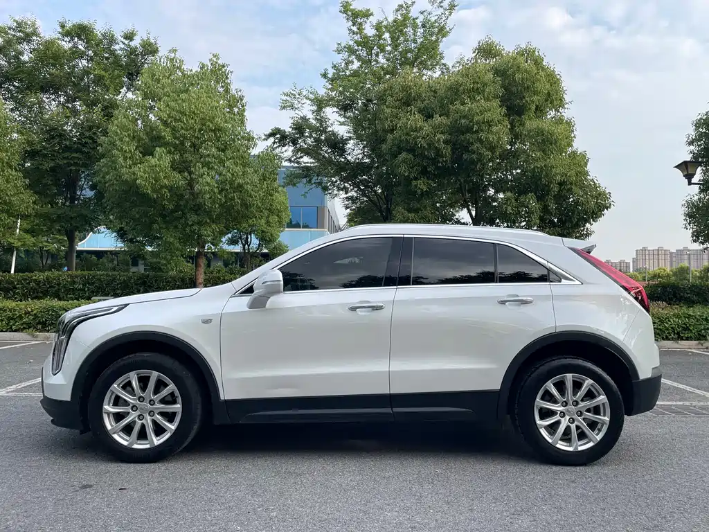 Cadillac XT4 28 T 2 WD Tech