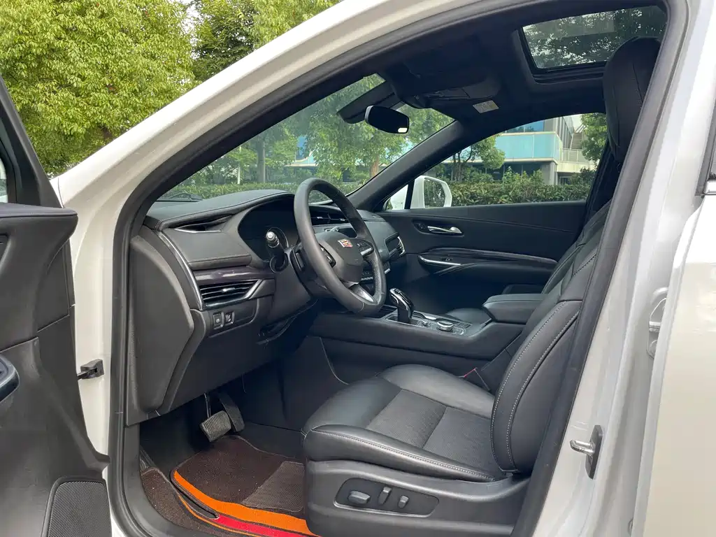 Cadillac XT4 28 T 2 WD Tech