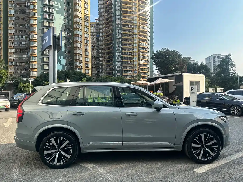 Volvo XC90 PHEV Facelift T8 Smart Supreme Luxury 7-seat