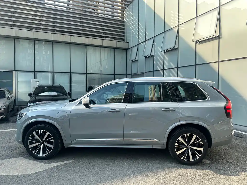Volvo XC90 PHEV Facelift T8 Smart Supreme Luxury 7-seat
