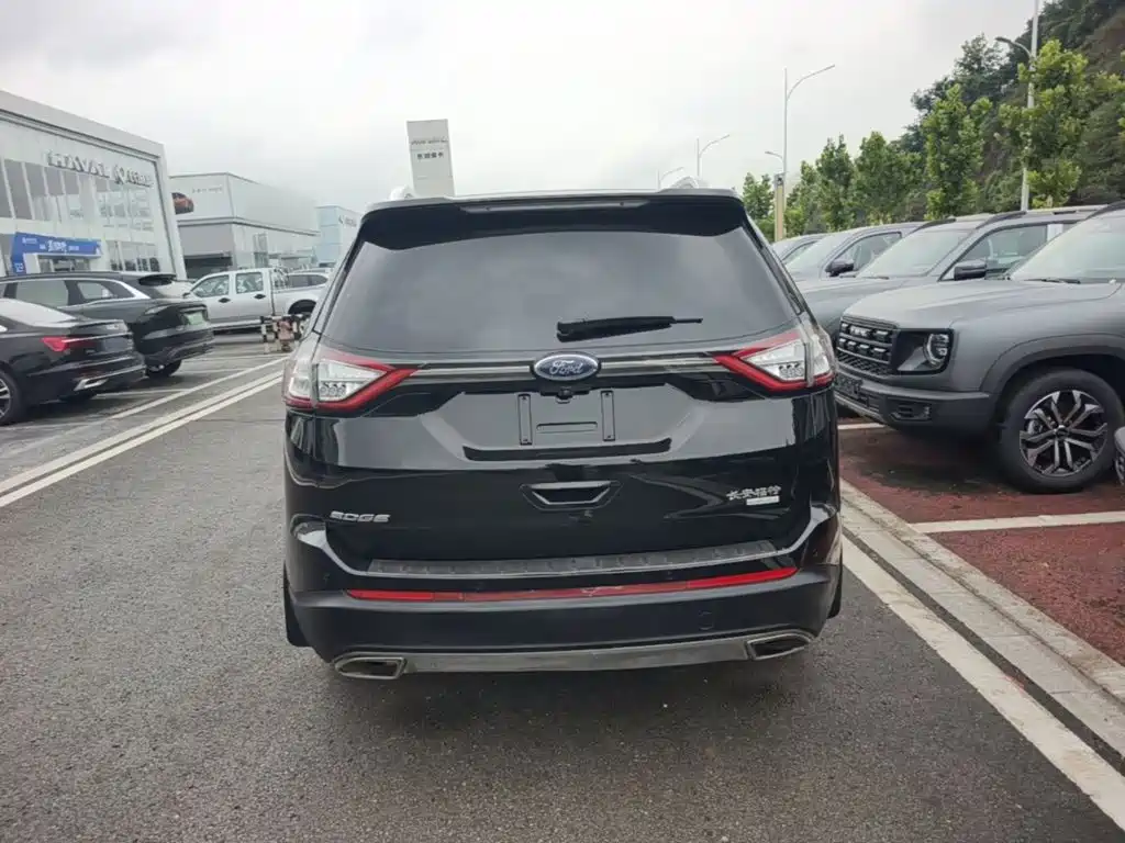 Edge EcoBoost 245 2 WD Platinum Sharp 7-seat