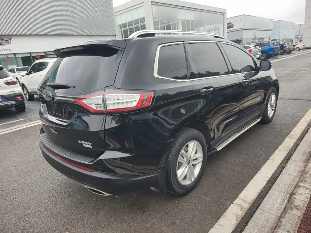 Edge EcoBoost 245 2 WD Platinum Sharp 7-seat