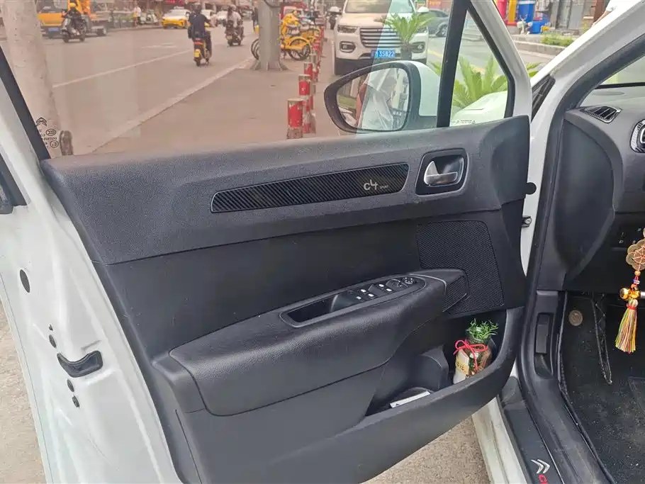 C4 Sega 1.6 L Auto Luxury