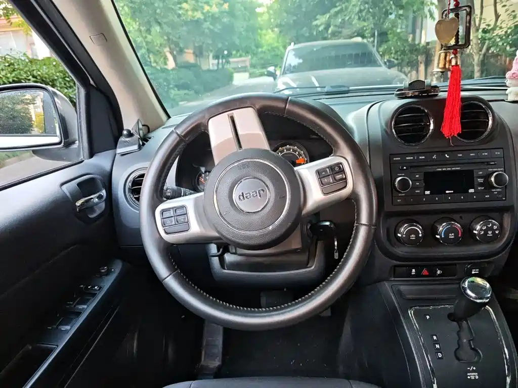 Compass (Import) 2.0 L 2 WD Sport