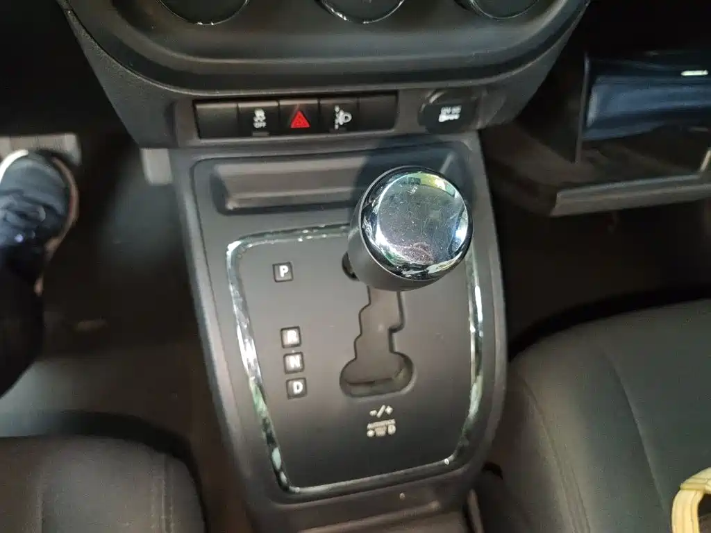 Compass (Import) 2.0 L 2 WD Sport