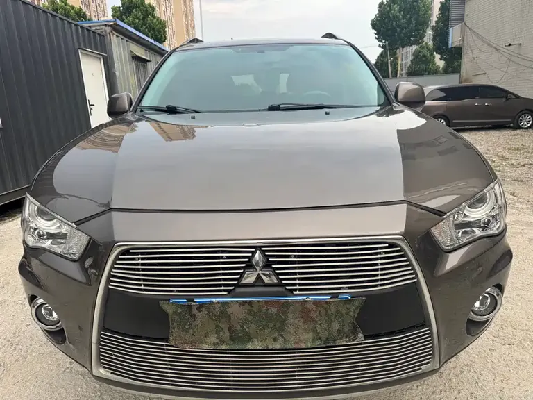 Mitsubishi Outlander (Import) 欧蓝德进口 2012款 劲界 2.4 时尚导航版