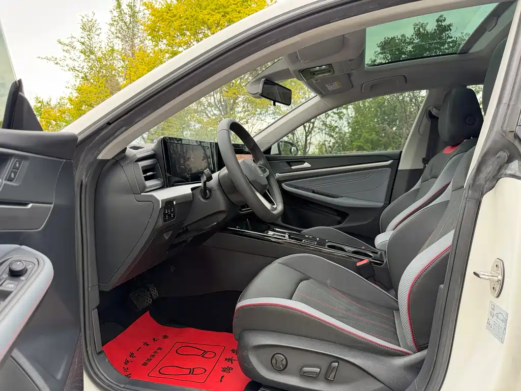 Lamando Lamando L 280 TSI DSG Dazzle Hot