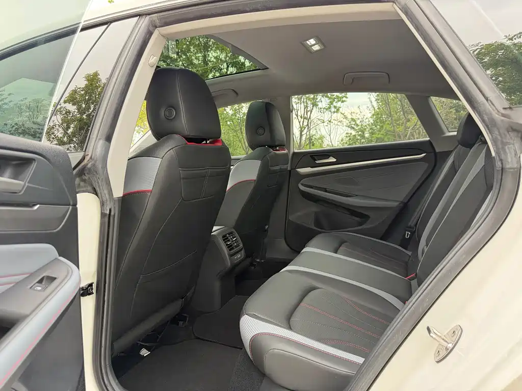 Lamando Lamando L 280 TSI DSG Dazzle Hot