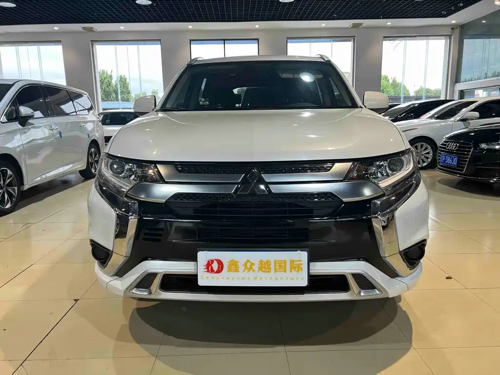 Outlander 2.0 L 2 WD Smooth Enjoyment 5-seat