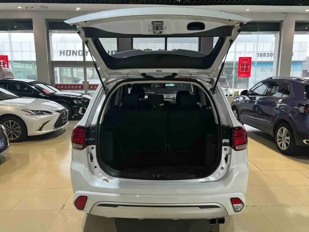 Outlander 2.0 L 2 WD Smooth Enjoyment 5-seat