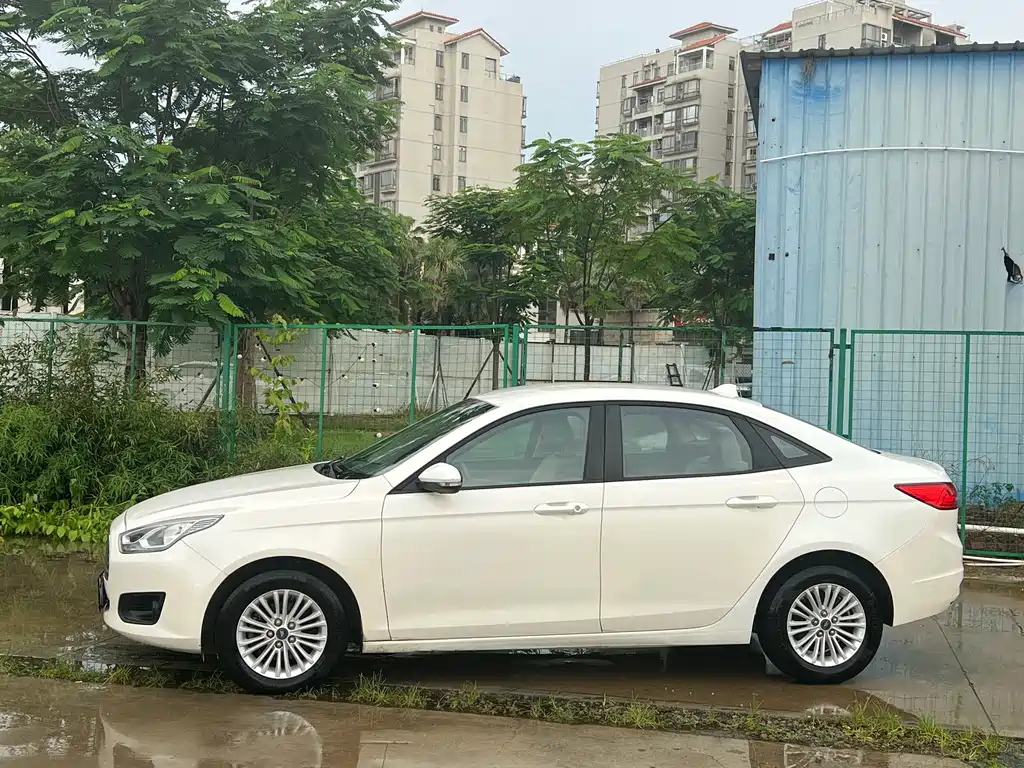 Escort 1.5 L Auto Comfort