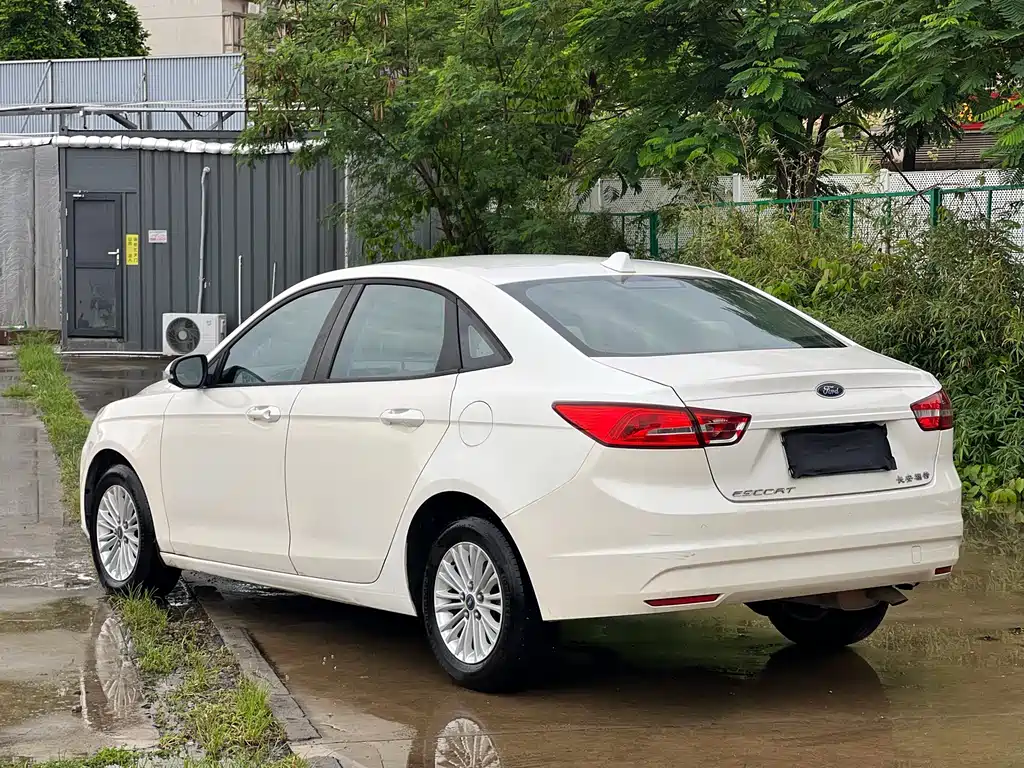 Escort 1.5 L Auto Comfort