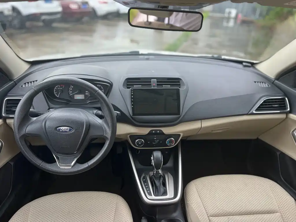 Escort 1.5 L Auto Comfort