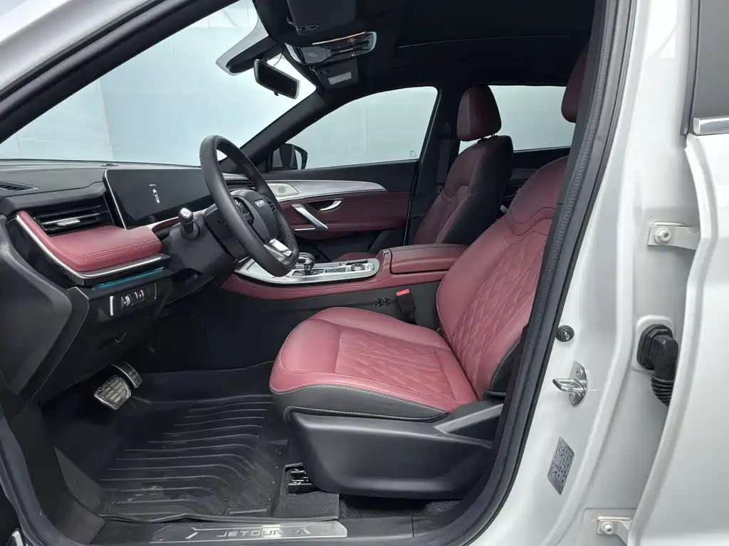 Jetour X70 PLUS 1.5 T DCT Brave PLUS 7-seat