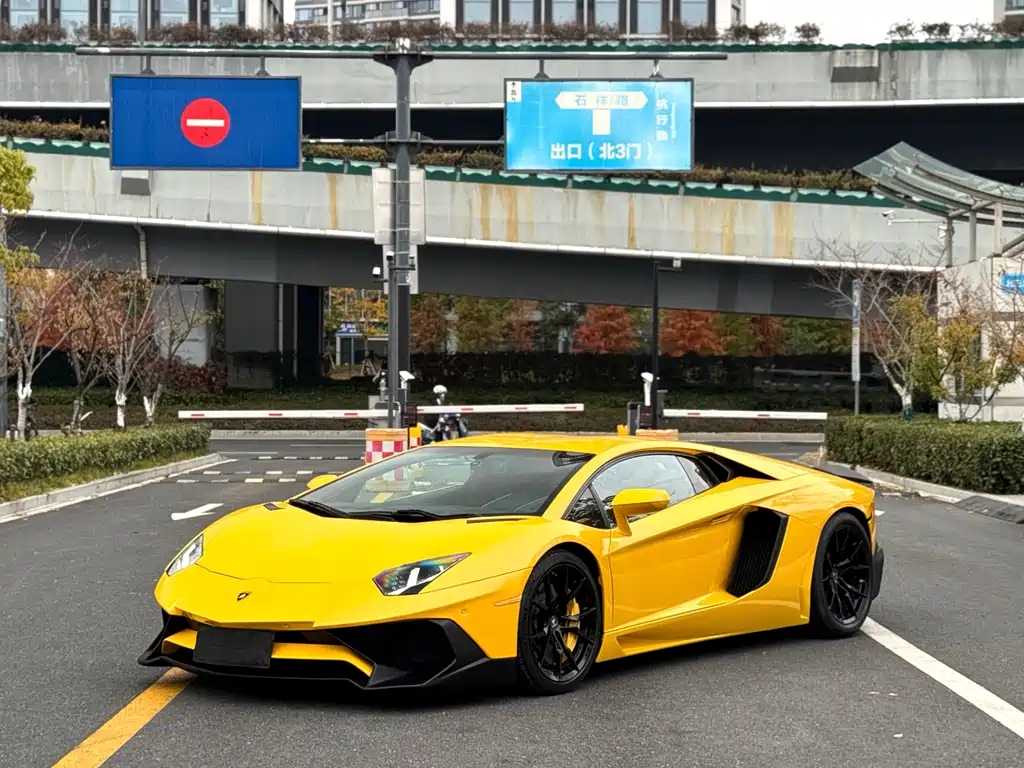 Aventador LP 700-4