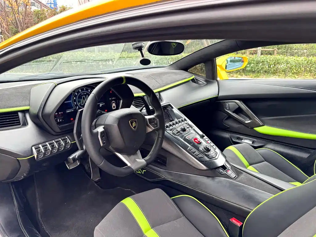 Aventador LP 700-4