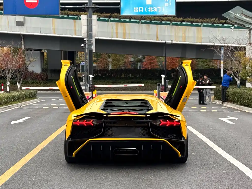 Aventador LP 700-4