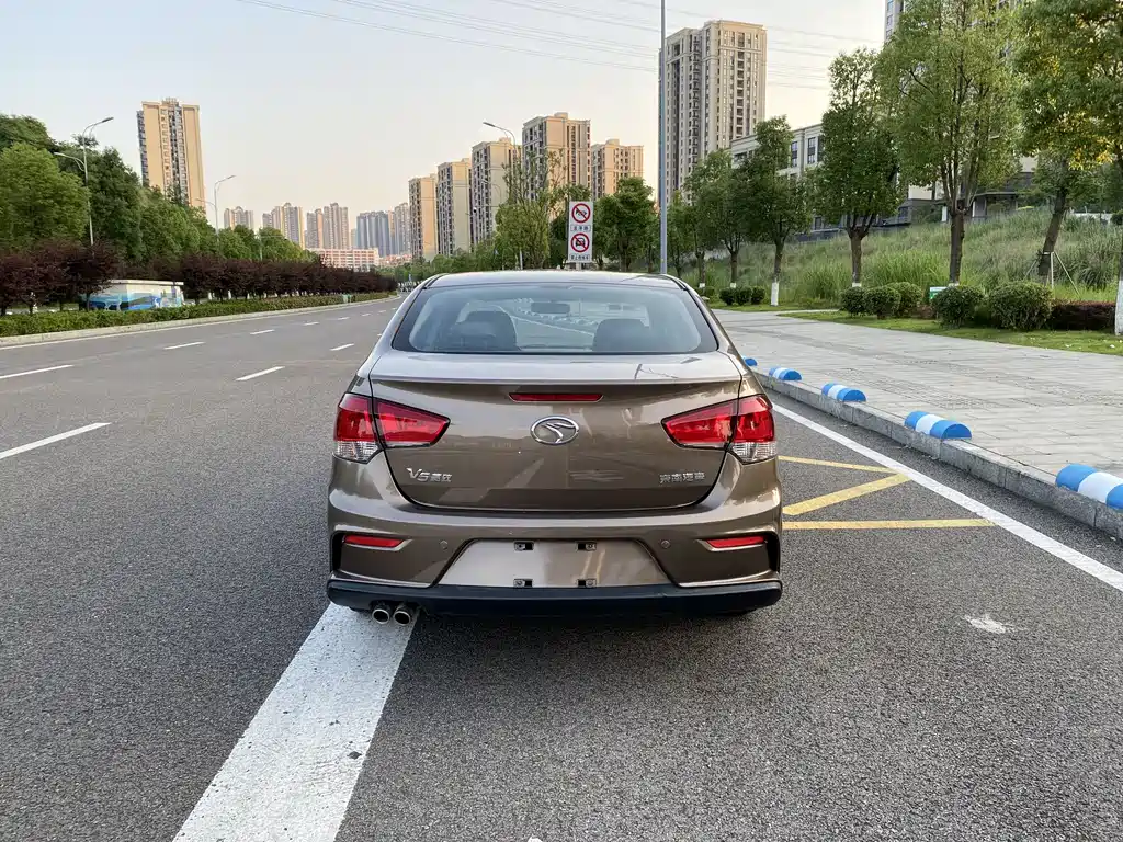 V5 Lingzhi V5菱致 2017款 1.5 L 手动新锐型