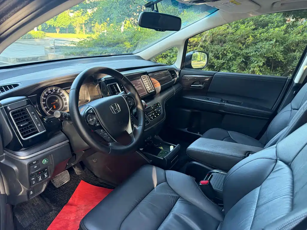 Elysion 2.4 L Luxury
