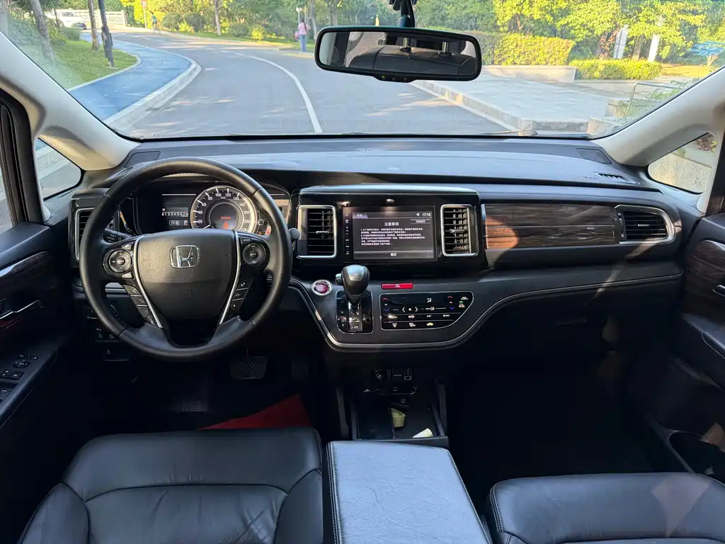 Elysion 2.4 L Luxury