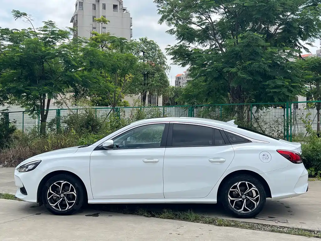 MG5 180 DVVT CVT Youth Luxury