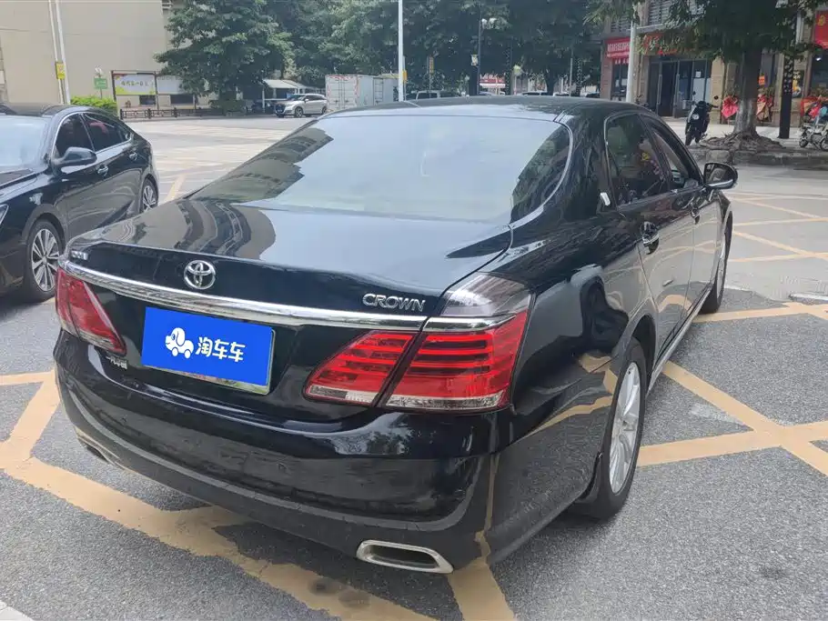 Crown 2.5 L Royal Leather