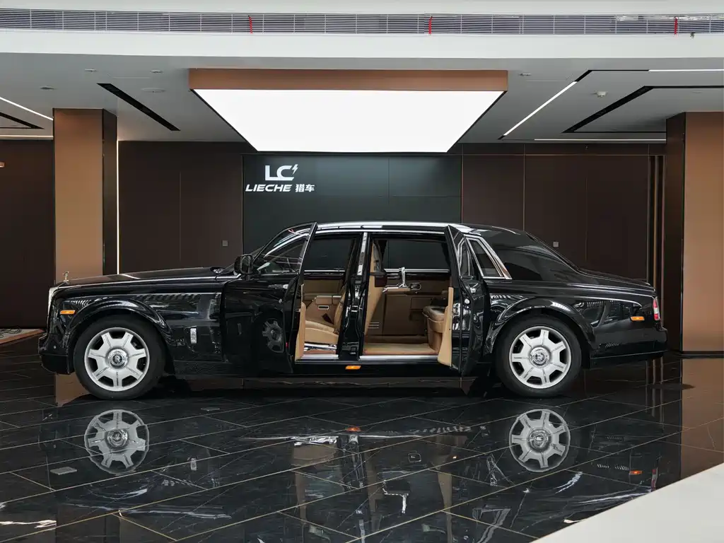 Phantom 6.7 L Extended EWB