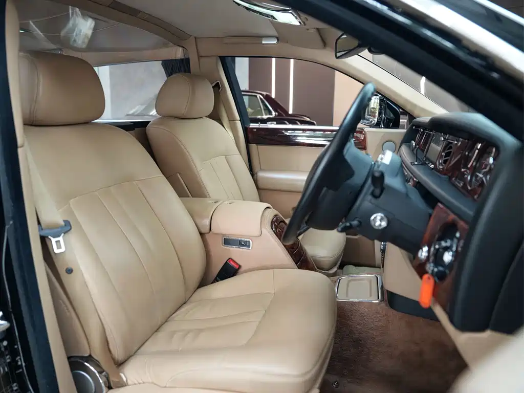 Phantom 6.7 L Extended EWB