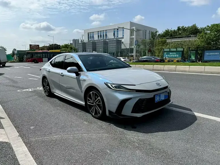 Toyota Camry Dual Engine 2.0 HXS Sport Plus