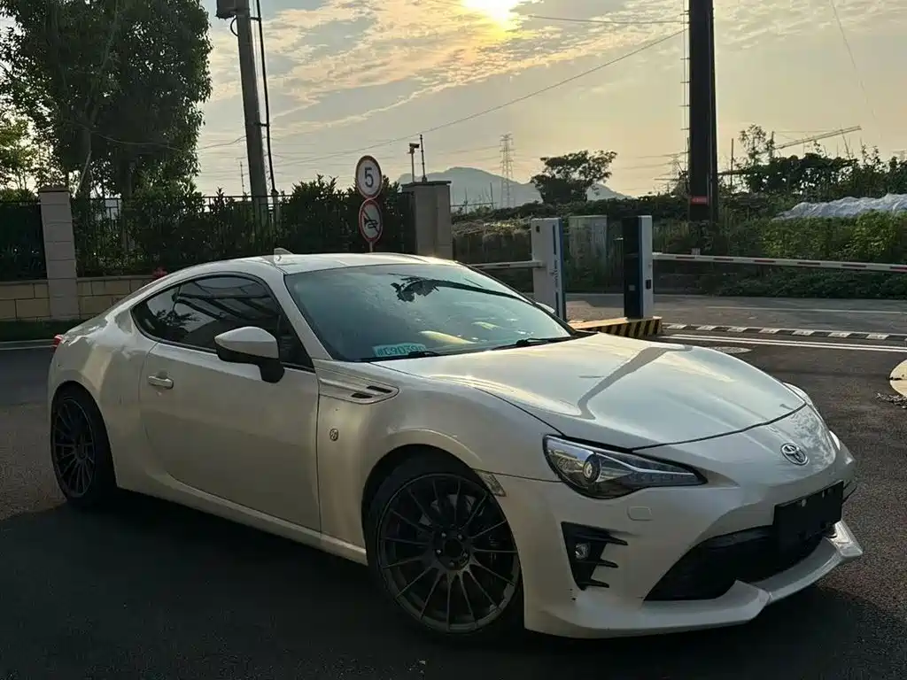 Toyota 86 丰田86 2017款 2.0 L 手动精英型