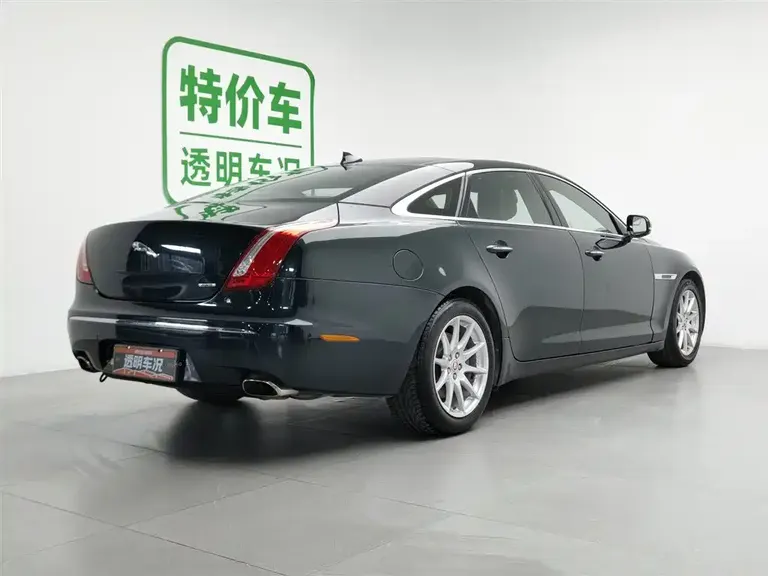 Jaguar XJ XJL 2.0 T 2 WD Graceful Business