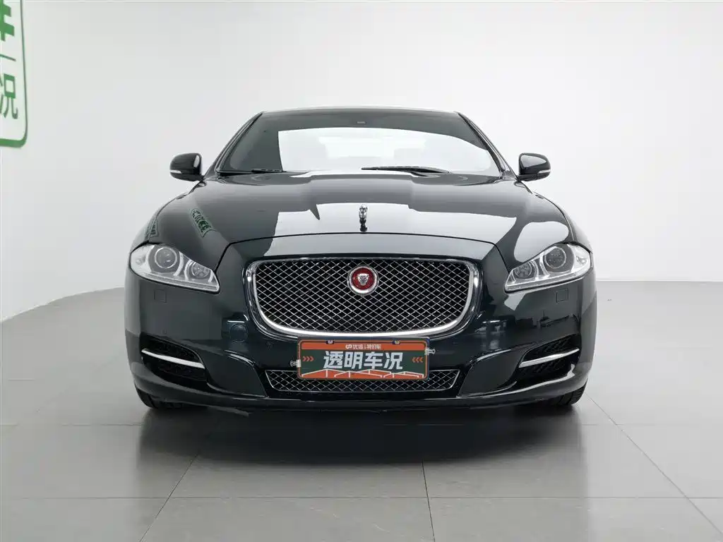 Jaguar XJ XJL 2.0 T 2 WD Graceful Business