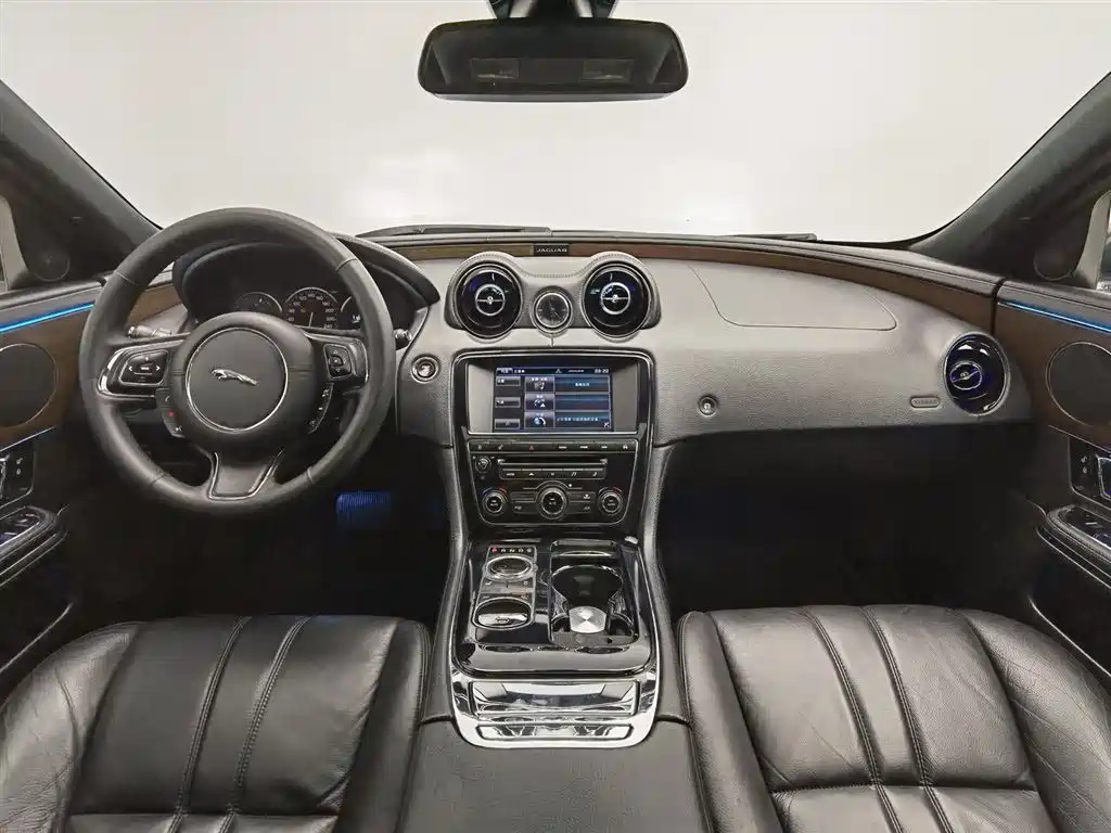 Jaguar XJ XJL 2.0 T 2 WD Graceful Business