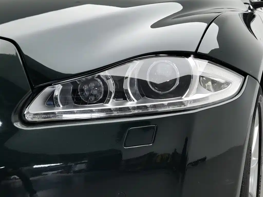 Jaguar XJ XJL 2.0 T 2 WD Graceful Business
