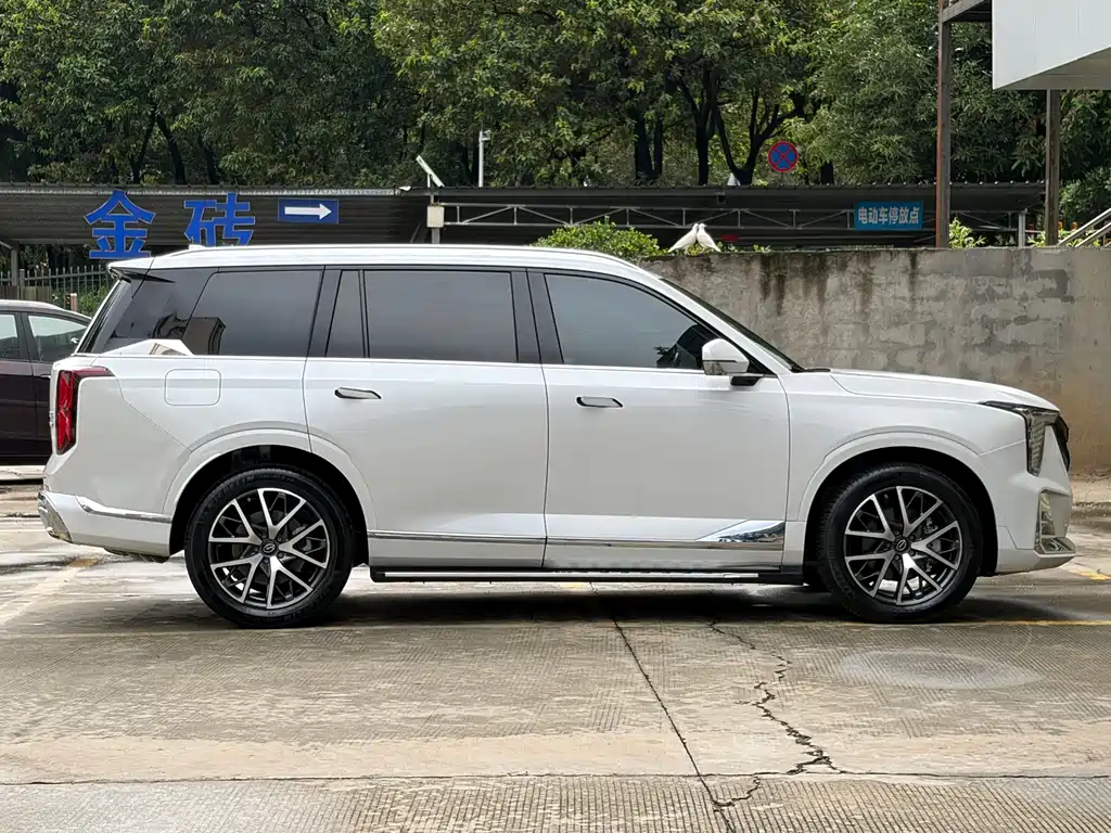 GAC Trumpchi GS8 Dual Engine Series 2.0 TM 2 WD Distinguished (7-seat)