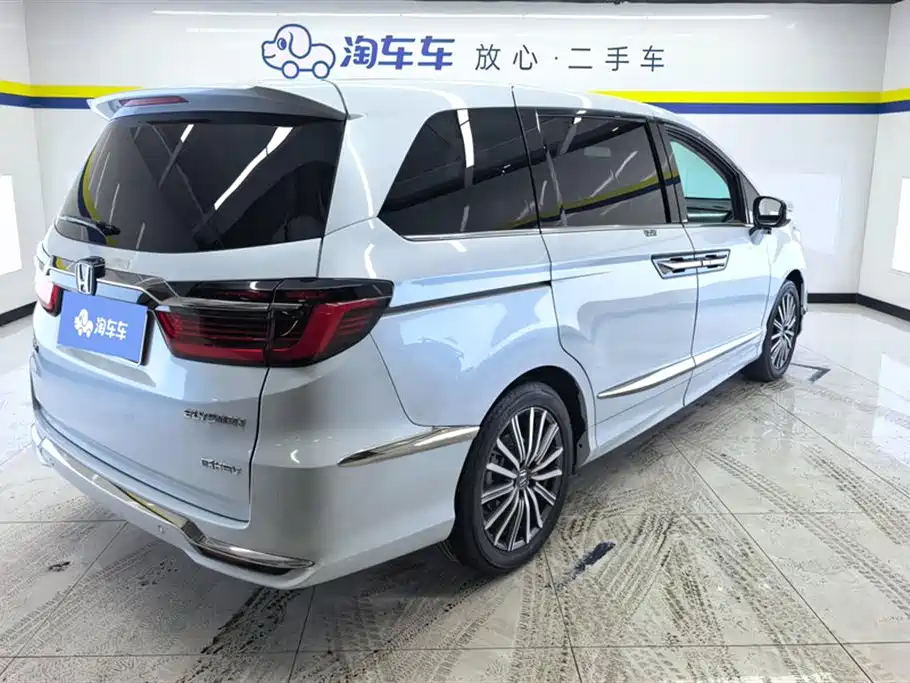 Elysion 2.0 L e:HEV Luxury