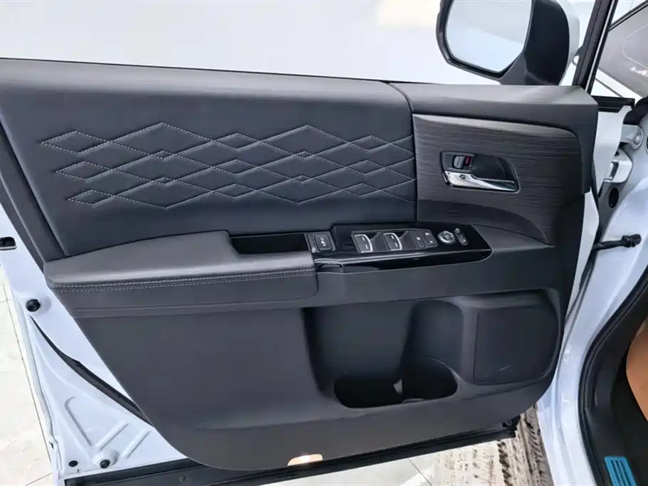 Elysion 2.0 L e:HEV Luxury