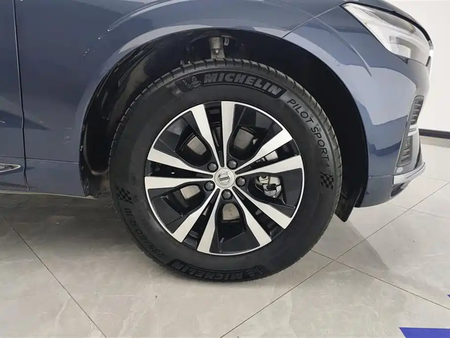 Volvo XC60 B5 4 WD Smart Ease Luxury