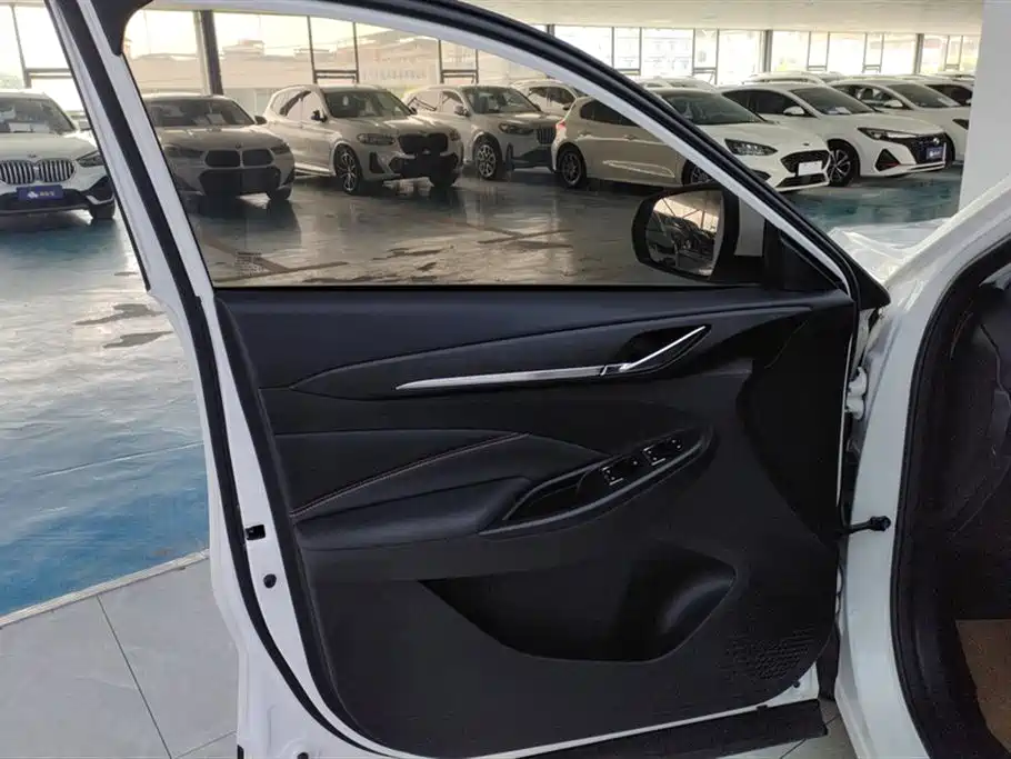 Changan Oshan X5 1.6 L CVT Distinguished