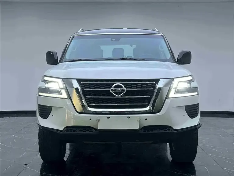 Nissan Patrol 5.6 L Standard