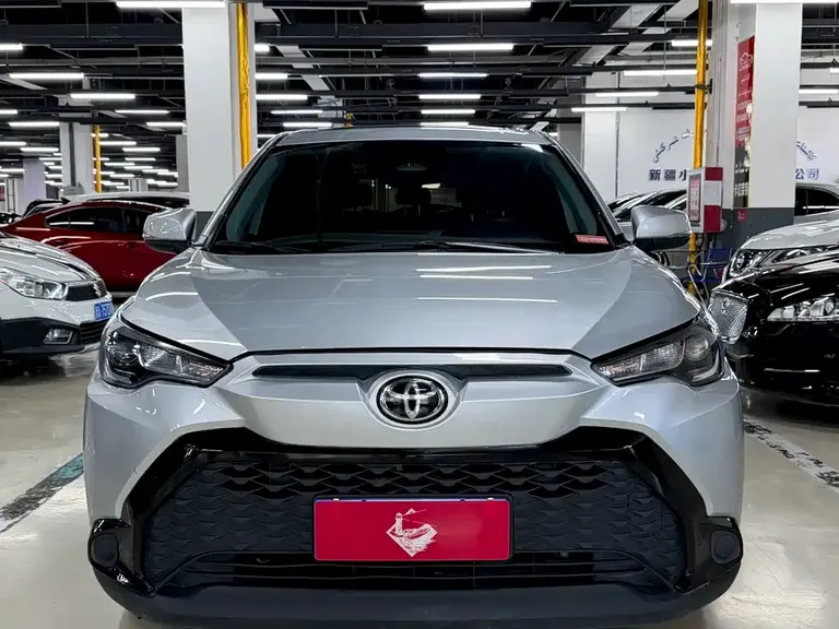 Toyota Frontlander 2.0 L CVT Leading