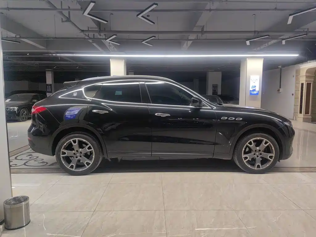 Levante 3.0 T Classic
