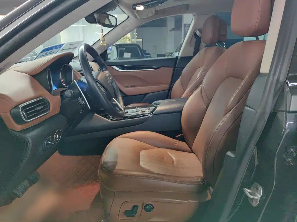 Levante 3.0 T Classic