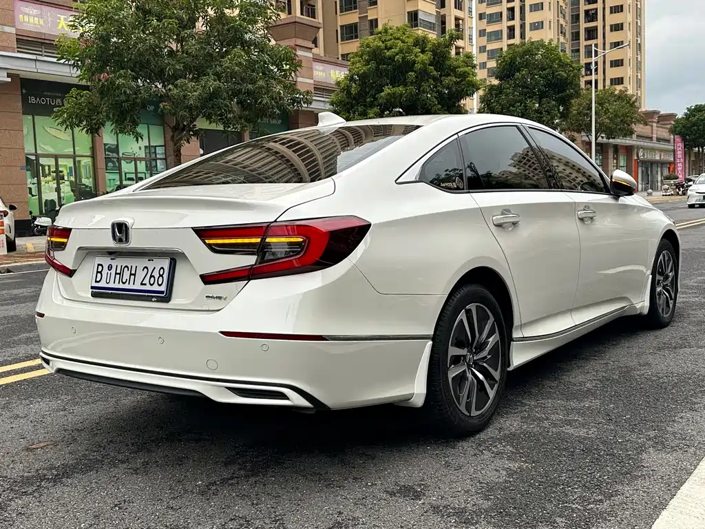Accord Sharp· Hybrid 2.0 L Sharp Leading