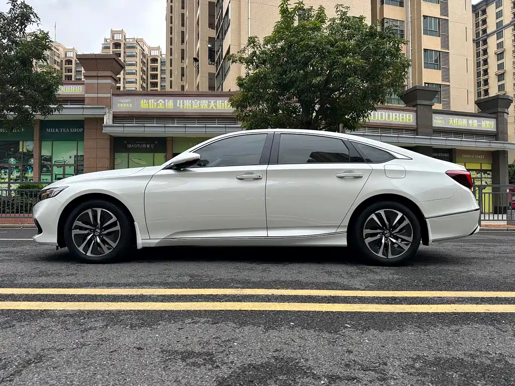 Accord Sharp· Hybrid 2.0 L Sharp Leading