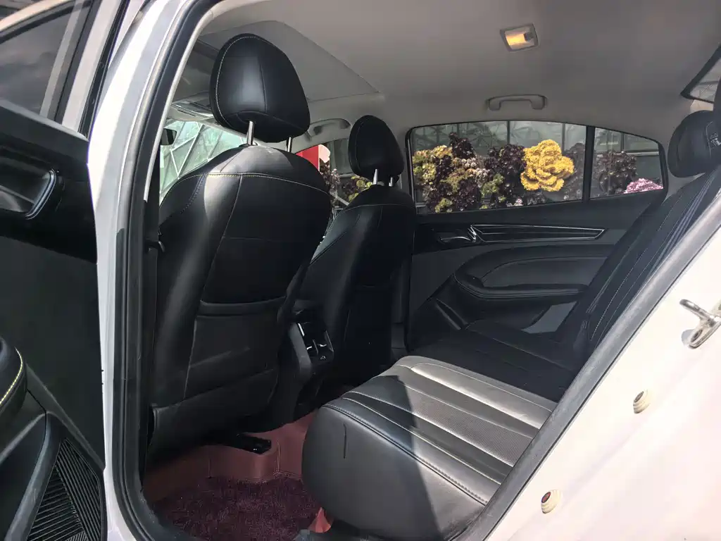 Roewe i5 1.5 L CVT Luxury