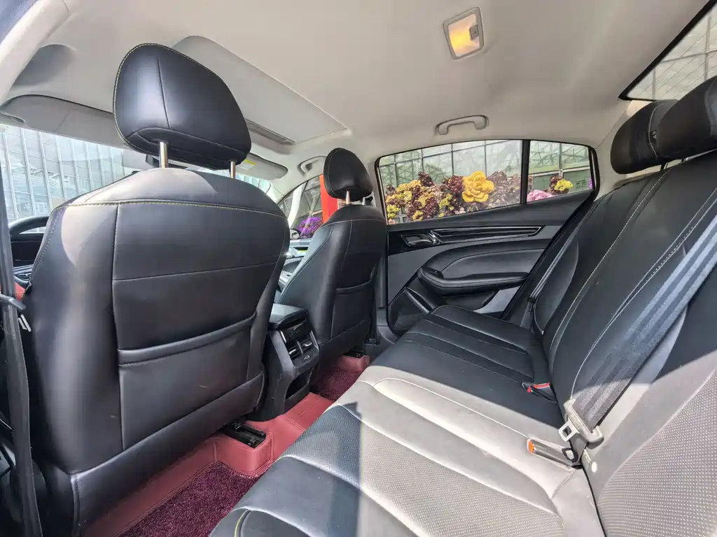 Roewe i5 1.5 L CVT Luxury
