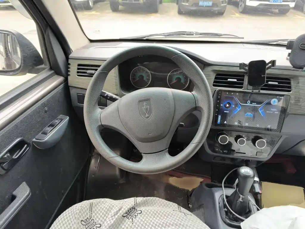 Xiaohaishi X30 1.5 L Super Enjoyment Bus 5 6 7-seat AC SWC15 M