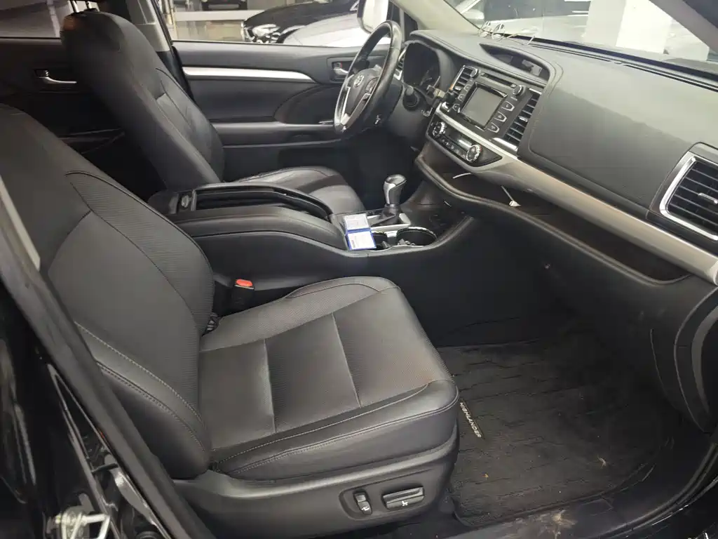 Highlander 2.0 T 4 WD Luxury 7-seat CN-V