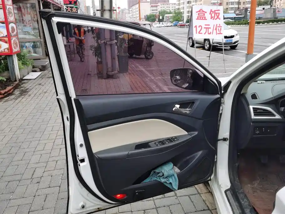 Yuexiang V7 1.6 L Manual Pleasure CN-V